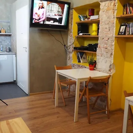 New World St Hostel *