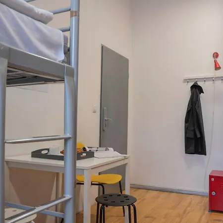 New World St Hostel *