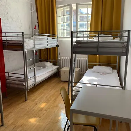 Hostel New World St *