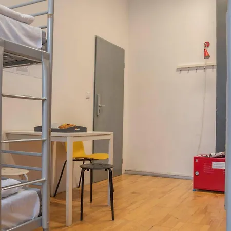 New World St And Private Hostel Varšava