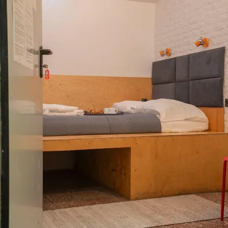 New World St And Private Hostel Varšava