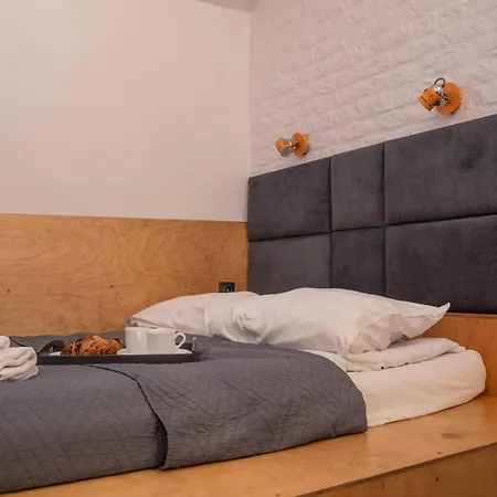 Hostel New World St And Private