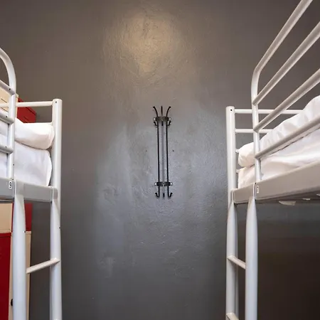 Hostel New World St And Private
