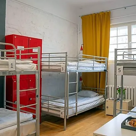 Hostel New World St *