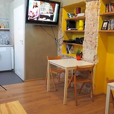 Hostel New World St *