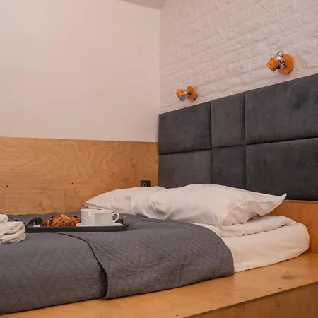 New World St Hostel&private